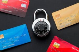 carduri de credit cu un lacat